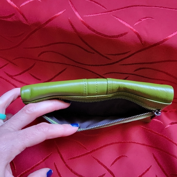 Leather Wallet. Light olive green color - Picture 11 of 16